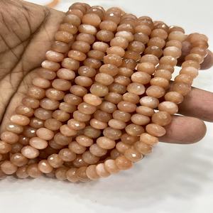Cuentas Grandes de Piedras Preciosas, Cuentas Facetadas de Piedra Lunar Melocotón Natural AAA, 8 mm, Hilo de 8 Pulgadas - Product Image 1