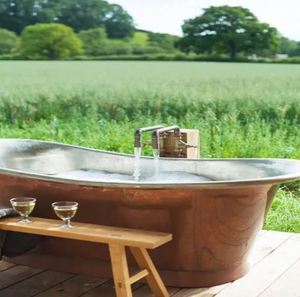 Bañera Ovalada de Metal Independiente con Construcción Duradera, Estilo de Lujo para Spa al Aire Libre y Baños de Villas - Product Image 1