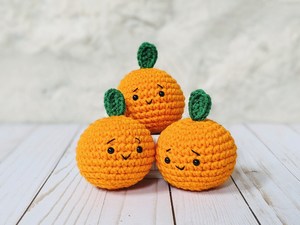 Porte-clés en crochet fait main, mignon, style amigurumi, pendentif, porte-clés tricoté, panier de fruits, aliments de jeu, banane amigurumi - Product Image 4