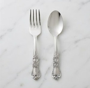 Ensemble de couverts élégants finis argentés, fourchette et cuillère avec poignées ornées, compatibles lave-vaisselle, pour les mariages, les dîners et les fêtes - Product Image 1