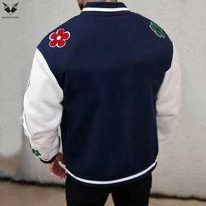 Chaqueta Varsity para Hombre con Parches de Flores Multicolores, Chaqueta Bomber Azul Marino con Mangas Crema, Estilo Vintage Urbano, Uniforme de Béisbol Bordado - Product Image 3