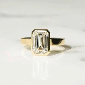 SATVIK RATNA Bague de Mariage Solitaire de Luxe en Or 14K avec Diamant de Laboratoire Certifié IGI Taille Émeraude 3 Carats et Bande Large Type Cigare - Product Image 1