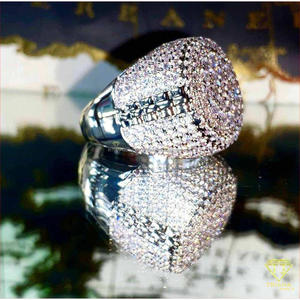 Bague cocktail pour homme en argent 925 de qualité supérieure avec diamant de laboratoire, design bombé audacieux et surdimensionné, pour les détaillants de bijoux en gros - Product Image 3