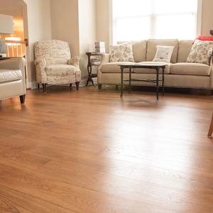 Planche de parquet en chêne blanc d'ingénierie 6 po x 24-94 po, naturel brossé, à rainures et languettes - Product Image 4