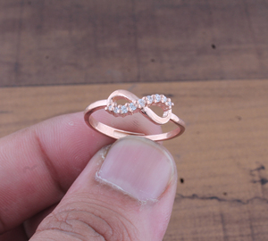 Anillo de Flor en Oro Rosa, Anillo Delicado con Rosa, Anillo de Compromiso Floral, Joyería Inspirada en la Naturaleza, Regalo de Aniversario para Él - Product Image 2