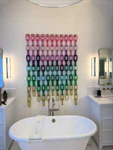 Chaîne de maillons surdimensionnés en acrylique et résine souple, accessoire décoratif en Lucite, ornement suspendu pour vitrine, séparateur de pièce, art mural artisanal - Product Image 2