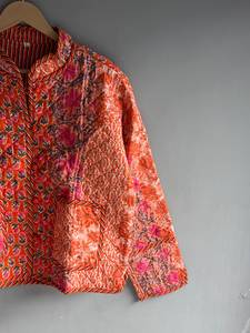 Veste matelassée florale à col mandarin pour femme, manches longues, longueur standard, en polyester rembourré, poches plaquées, CADEAU POUR ELLE - Product Image 3