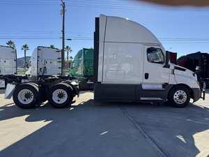 Tracteur routier diesel poids lourd 6x4 avec cabine couchette pour le transport sur autoroute et longue distance - Product Image 4