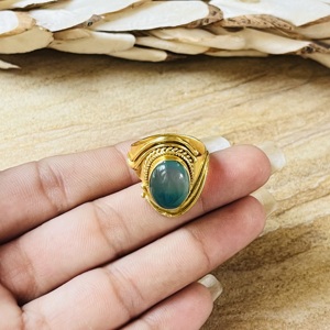 Bagues en Onyx Vert Style Luxe Très Demandées, Bagues Bohèmes en Laiton pour Femmes, Plaqué Or 18 carats, Bijoux Cocktail Ondulés Tribaux, Vente en Gros/OEM - Product Image 2
