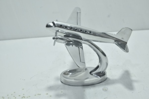 โมเดลเครื่องบินอลูมิเนียม DC3 คุณภาพพรีเมียม พร้อมฐานตั้ง ตกแต่งสไตล์วินเทจ สำหรับโชว์ในบ้าน มีจำหน่ายแล้ว - Product Image 2