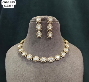 Elegante conjunto de collar ovalado chapado en oro con rubí de corte brillante redondo y engaste de bisel, conjunto de joyería de boda con piedra blanca para mujer - Product Image 5