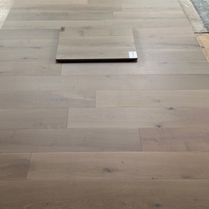 Planche de parquet en chêne blanc européen, 5 po x 5/8 po, rustique, gris chaud, T&G - Product Image 6