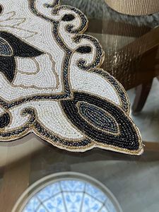 Camino de mesa hecho a mano con cuentas y diseño floral de margaritas para centro de mesa, decoración del hogar y bodas a bajo costo. - Product Image 2