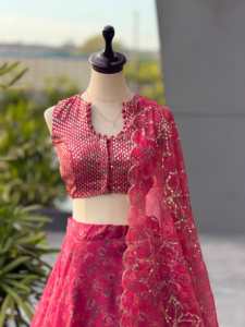 Conjunto de lehenga, blusa y dupatta de diseñador para fiesta, con estampado digital y bordado de lentejuelas, completamente cosido y listo para usar. - Product Image 6