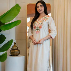 Commandez dès maintenant : Ensemble Kurti élégant et raffiné en tissu 100% coton Khadi pur, broderie et travail de sequins, et mode féminine indienne moderne. - Product Image 1