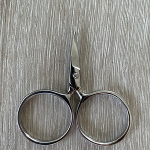 Ciseaux Putford blancs, petits ciseaux mignons pour broderie, mini-ciseaux bicolores circulaires de Degen - Product Image 1