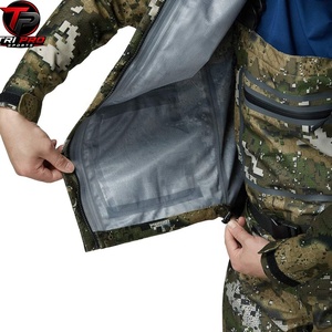 Veste de chasse d'extérieur haut de gamme résistante aux intempéries avec capuche à col montant, fermeture intégrale sur le devant et poches utilitaires spacieuses - Product Image 3