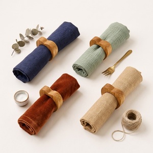 Anneau de serviette en bois fait main en forme de cœur, décoration de table écologique pour mariages, fêtes et décoration rustique de la maison - Product Image 3