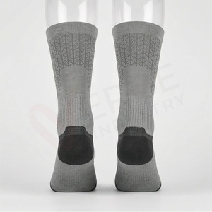 Chaussettes pour hommes à motif géométrique, tricotées, respirantes, en spandex et polyester, pour un usage quotidien, style régulier d'été - Product Image 2