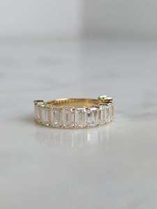 Anillo de Boda con Diamantes Cultivados en Laboratorio, Corte Esmeralda, 3.25 TCW - Anillo de Media Eternidad - Product Image 2