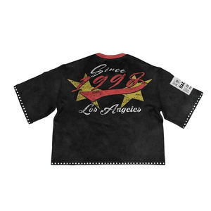 Ensemble deux pièces streetwear vintage Saint Age 1998 : T-shirt court et ample à clous avec motif universitaire et short en jean – Qualité supérieure - Product Image 4