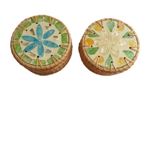 Assiette tressée en rotin naturel fait main avec incrustations, style classique, marque TUYET DUNG, décoration de vacances vietnamienne, cadeau, modèle - Product Image 1