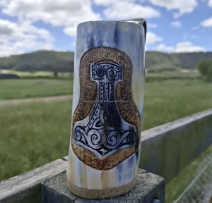 Cuerno Vikingo para Beber, Natural Pulido con Grabado Animal, para Decoración Navideña o Uso Personal - Product Image 1