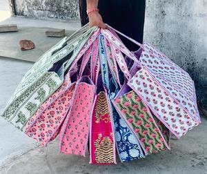 Bolsos tote grandes de algodón acolchado con estampado indio, bolso de mano para mujer, bolso de viaje, regalo de cumpleaños, regalo de Navidad para ella - Product Image 1
