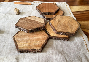 Sous-verres en bois faits à la main, lot de 6, décoration de table style farmhouse, sous-verres de mariage par B H Brothers - Product Image 2