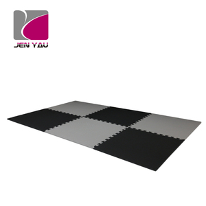Tapetes de Gimnasio EVA Resistentes en Negro y Gris Arena, 60x60cm, 12mm, ASTM EN71 UKAS, Patrón Cruzado Antideslizante, Entrenamiento Funcional - Product Image 6