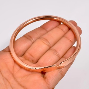 Brazalete Abierto de Cobre Pulido Minimalista Moderno, Brazalete de Cobre Sólido Premium Martillado a Mano para el Bienestar Diario - Product Image 3