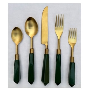 Ensemble de couverts en acier inoxydable avec manche en résine, finition or mat, logo personnalisé, pour la maison, l'hôtel, les mariages et les événements (cuillère, fourchette, couteau) - Product Image 4