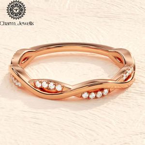 Anillo de compromiso de plata con moissanita de corte cojín para mujer, con engaste de puntas, banda de boda minimalista - Product Image 3