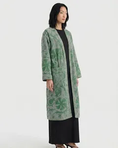 Chaqueta Larga de Lujo en Terciopelo Gris Tejido con Algodón Suzani, Bordada con Diseño Floral Verde, Estilo Bohemio, Manga Larga, Ropa de Abrigo para Invierno - Product Image 2