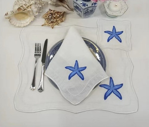 Juego de Manteles Individuales y Servilletas Bordados Personalizados al por Mayor con Estrellas de Mar Azules, Bordes Festoneados, de Lino, Lavables a Máquina, para el Hogar, Días Festivos y Eventos - Product Image 3