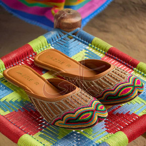 Chaussures Khussa tendance marron confortables et antidérapantes pour femme, avec semelle antidérapante, imprimées, de haute qualité, toutes saisons - Product Image 3