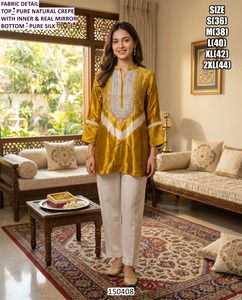 ชุดชาราร่าแบบดั้งเดิมสำหรับผู้หญิง Royal Amethyst Grace Bandhani ผ้าไหมเรยอนเครปปักลาย ยาวคลุมเท้า เหมาะสำหรับงานปาร์ตี้และทุกฤดูกาล - Product Image 2