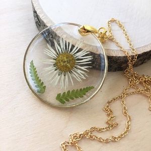 Resin Vibe Pendant Necklace Minimalist Design Customized Color Gloss Wave Urban Glow All Seasons - Product Image 3