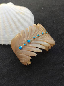 Bracelet Boho Chic artisanal perles multicolores élégantes sur manchette en corne de boeuf bracelets Premium de style animal poli par FWE - Product Image 2