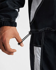 เสื้อวอร์มกันลมสำหรับผู้ชายเสื้อแจ็คเก็ตฟุตบอลไนลอนสะท้อนแสงโลโก้ออกแบบได้ตามต้องการ - Product Image 6