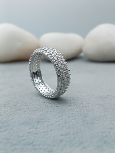 Anillo de Boda de Lujo Personalizado con Engaste Pavé, Plata 925 / Oro Blanco de 10K, 14K, 18K, con Diamante Moissanita - Product Image 2