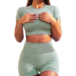 Conjunto de yoga para mujer 2026: Top corto con tirantes cruzados y shorts de cintura alta, conjunto de sujetador y pantalón corto sublimado de 2 piezas para gimnasio y entrenamiento. - Product Image 1