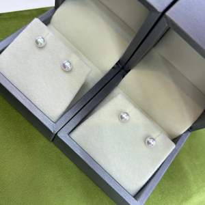 Pendientes de Plata de Ley de 4-4.5mm con Perlas de Agua Dulce Redondas y Brillantes, Accesorios Naturales - Product Image 2