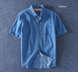 เสื้อเชิ้ตเดนิมแขนสั้นผู้ชาย ผ้าทวิลล์ 100% ผ้าฝ้าย สวมใส่สบาย ติดกระดุม เหมาะสำหรับฤดูร้อน ชุดทำงาน ทรงหลวม รับผลิตแบบ OEM ระบายอากาศได้ดี แห้งเร็ว - Product Image 2