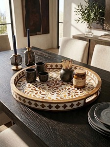 Plateau de service rond en bois poli avec poignées en métal noir, style nordique, plateau décoratif avec design classique pour servir les aliments - Product Image 2