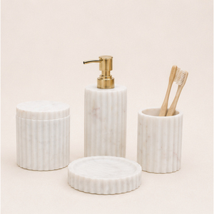 Ensemble d'accessoires de salle de bain en marbre blanc naturel fait main, collection hôtel de luxe avec design cannelé et côtelé - Product Image 5