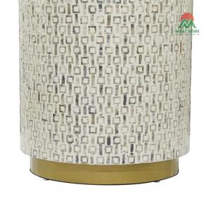 Muebles vietnamitas artesanales al por mayor: una impresionante mesa auxiliar de diseño moderno con incrustaciones de nácar. - Product Image 5