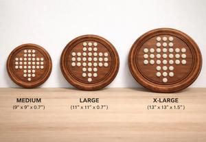 Plateau de jeu de solitaire artisanal en bois de rose avec billes de verre bleues, cadeau de mariage personnalisé pour la maison ou le bureau, design américain, écologique - Product Image 5