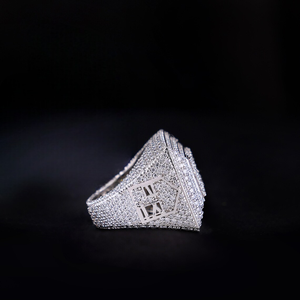 Bague de fiançailles en argent 925 avec diamant moissanite ovale et halo scintillant - Product Image 2