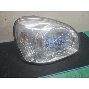 Phare avant droit d'occasion pour Santa Fe 2000, référence OEM 9210226000 - Product Image 3